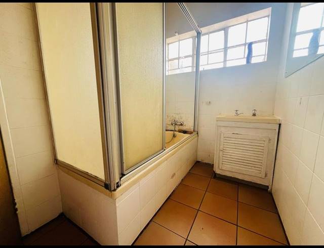 5 BEDROOM HOUSE FOR SALE IN KEMPTON PARK EXT 02